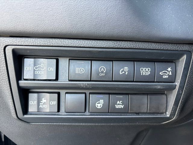 Used 2022 Toyota Tundra Platinum image 36