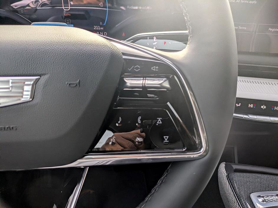 New 2025 Cadillac Optiq Luxury 2 AWD/4WD image 17