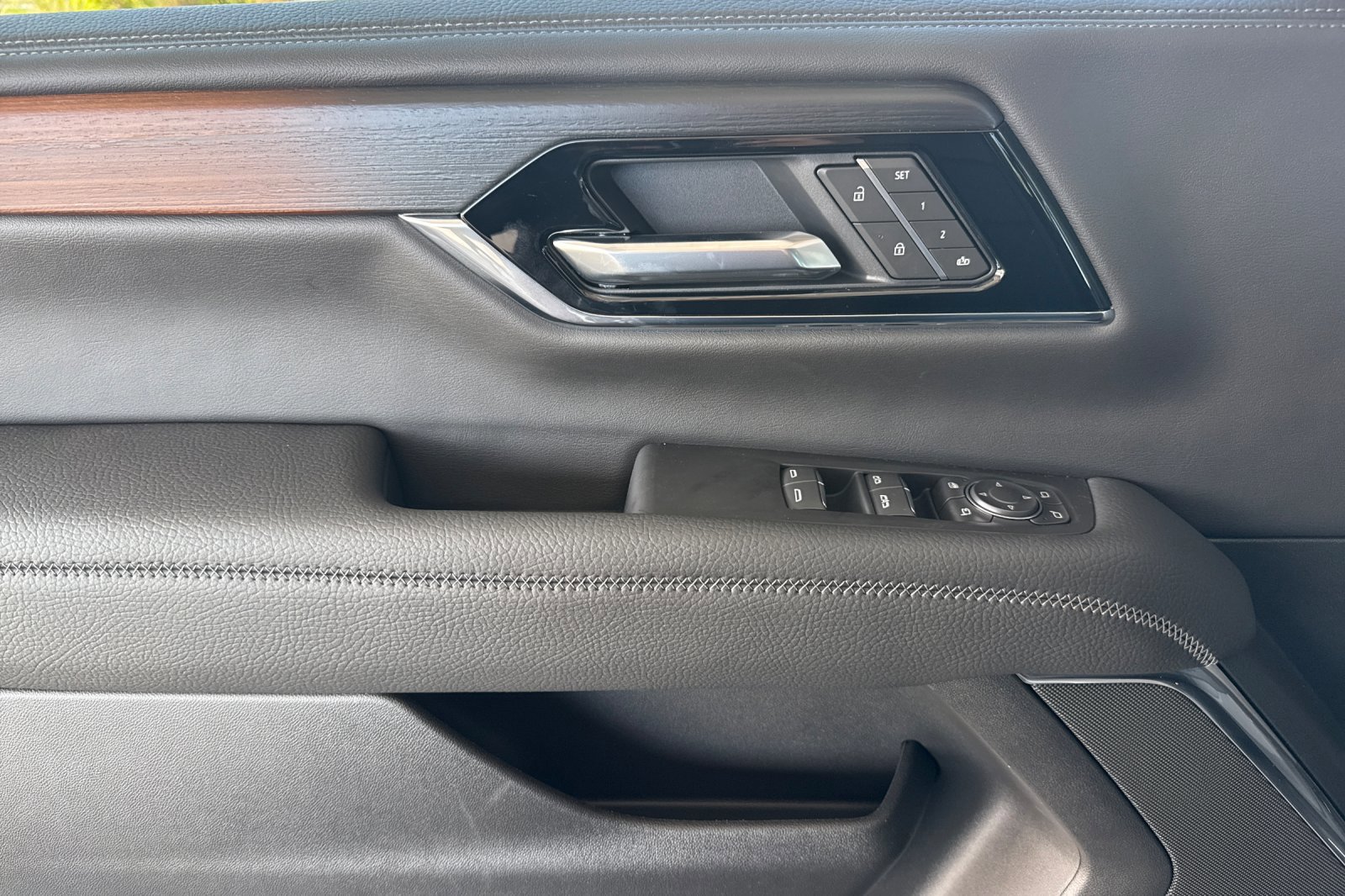 New 2026 GMC Yukon XL Denali w/ Denali Reserve Package image 12