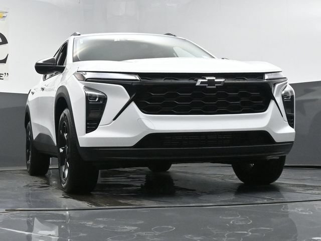 New 2026 Chevrolet Trax LT w/ Sunroof Package FWD image 3