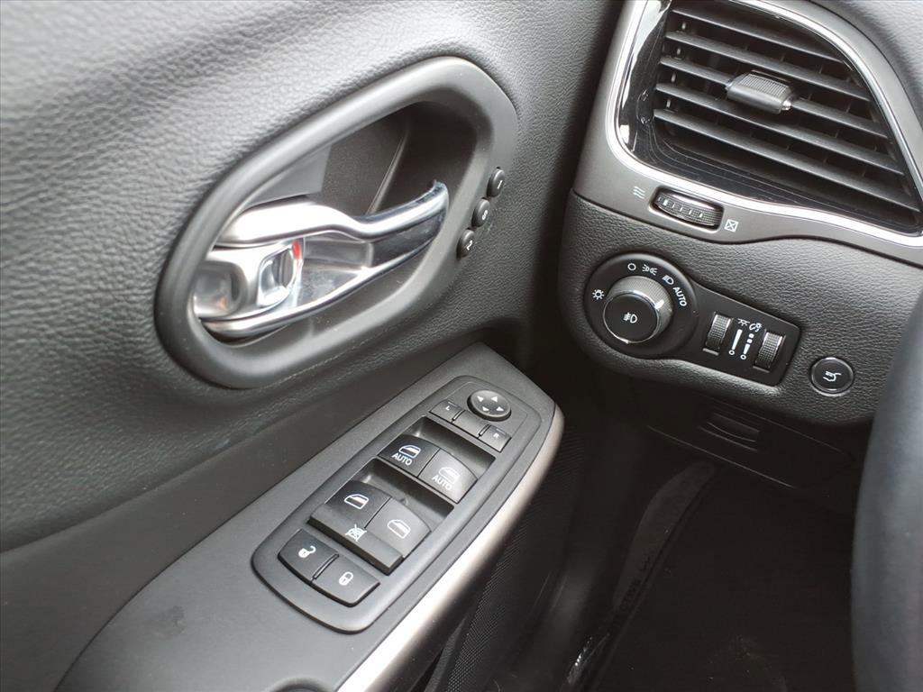 Used 2019 Jeep Cherokee Limited w/ Trailer Tow Group image 22