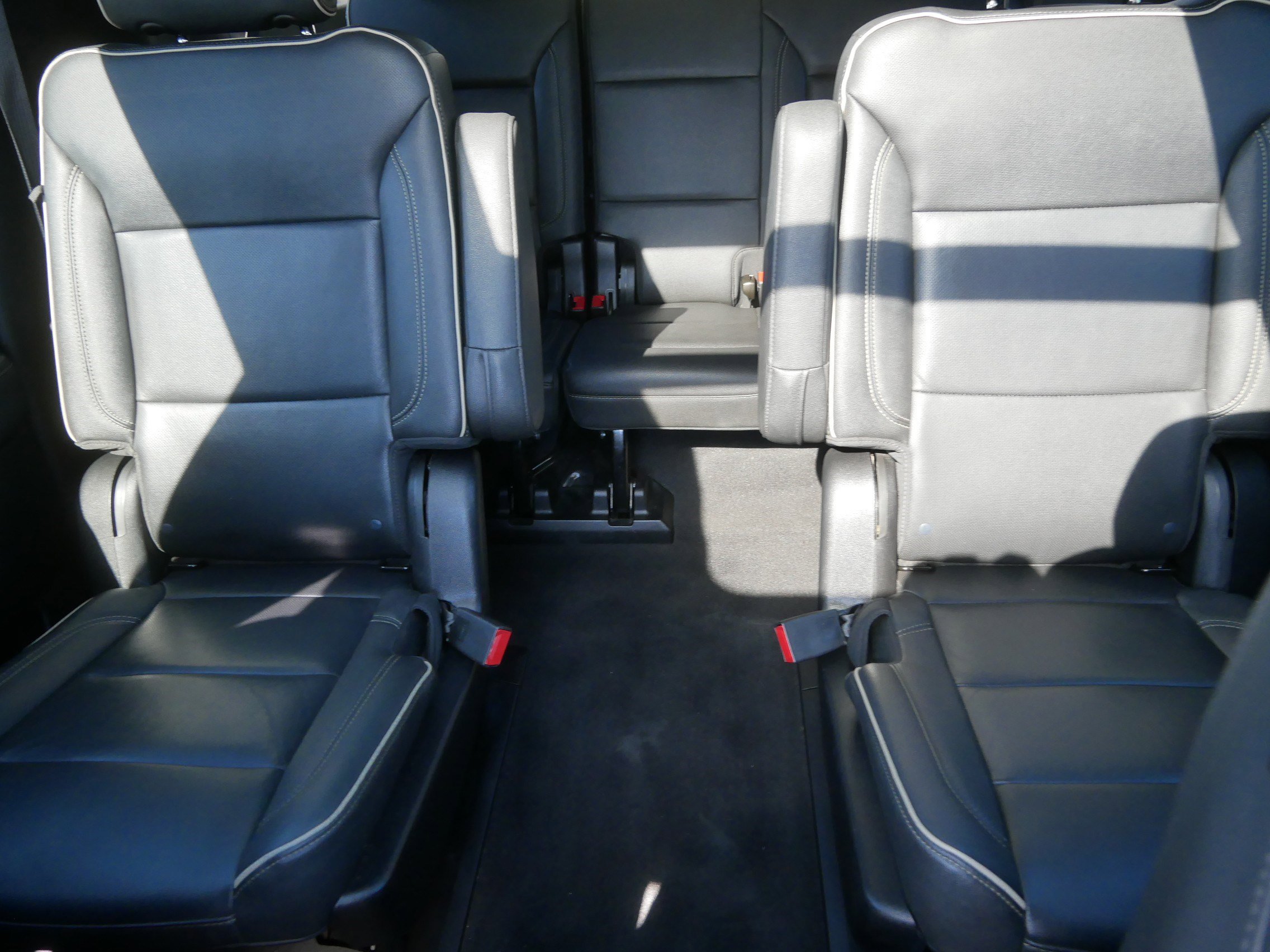 Used 2022 GMC Yukon XL SLT w/ SLT Premium Package AWD/4WD image 13