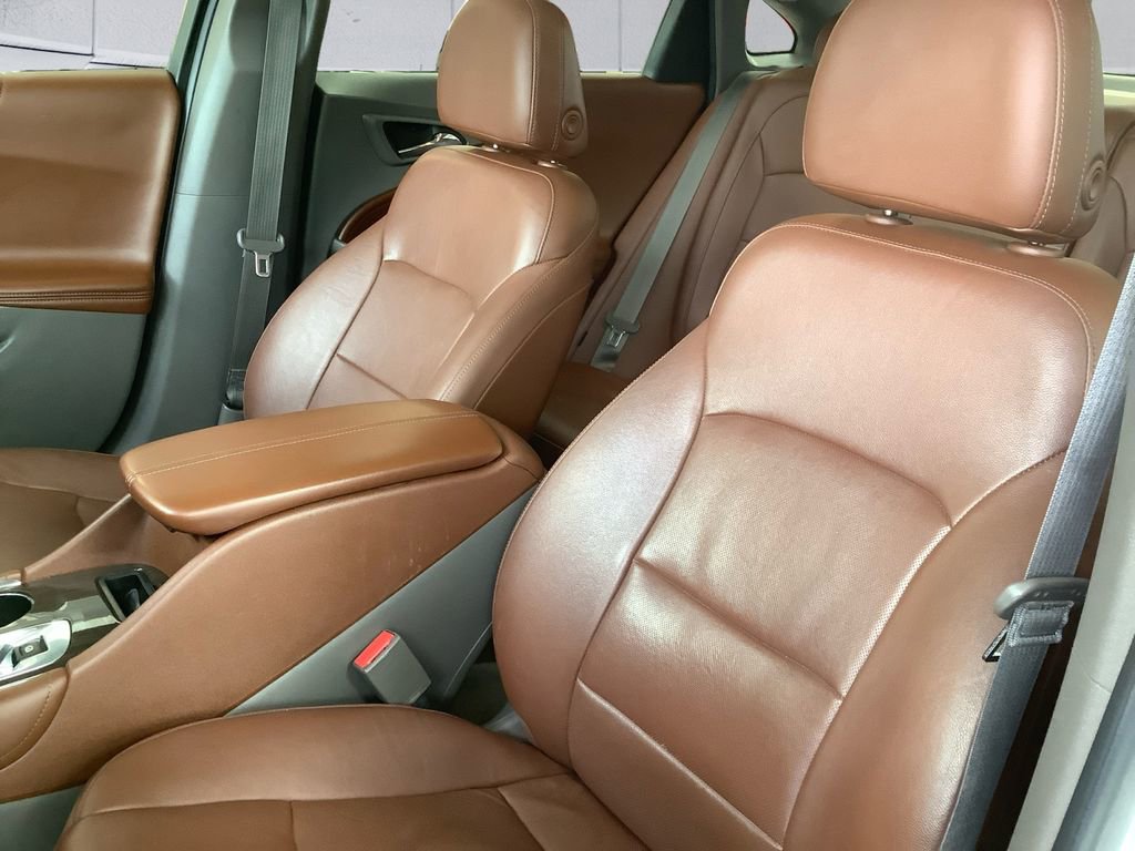 Used 2018 Chevrolet Malibu Premier w/ Premier Sun and Wheel Package FWD image 8