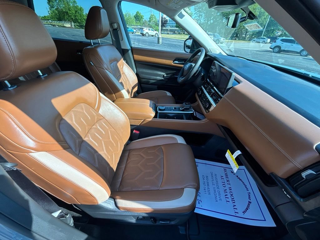 New 2026 Nissan Pathfinder Platinum AWD/4WD image 12