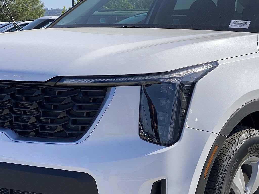 New 2026 Kia Sorento LX FWD image 8