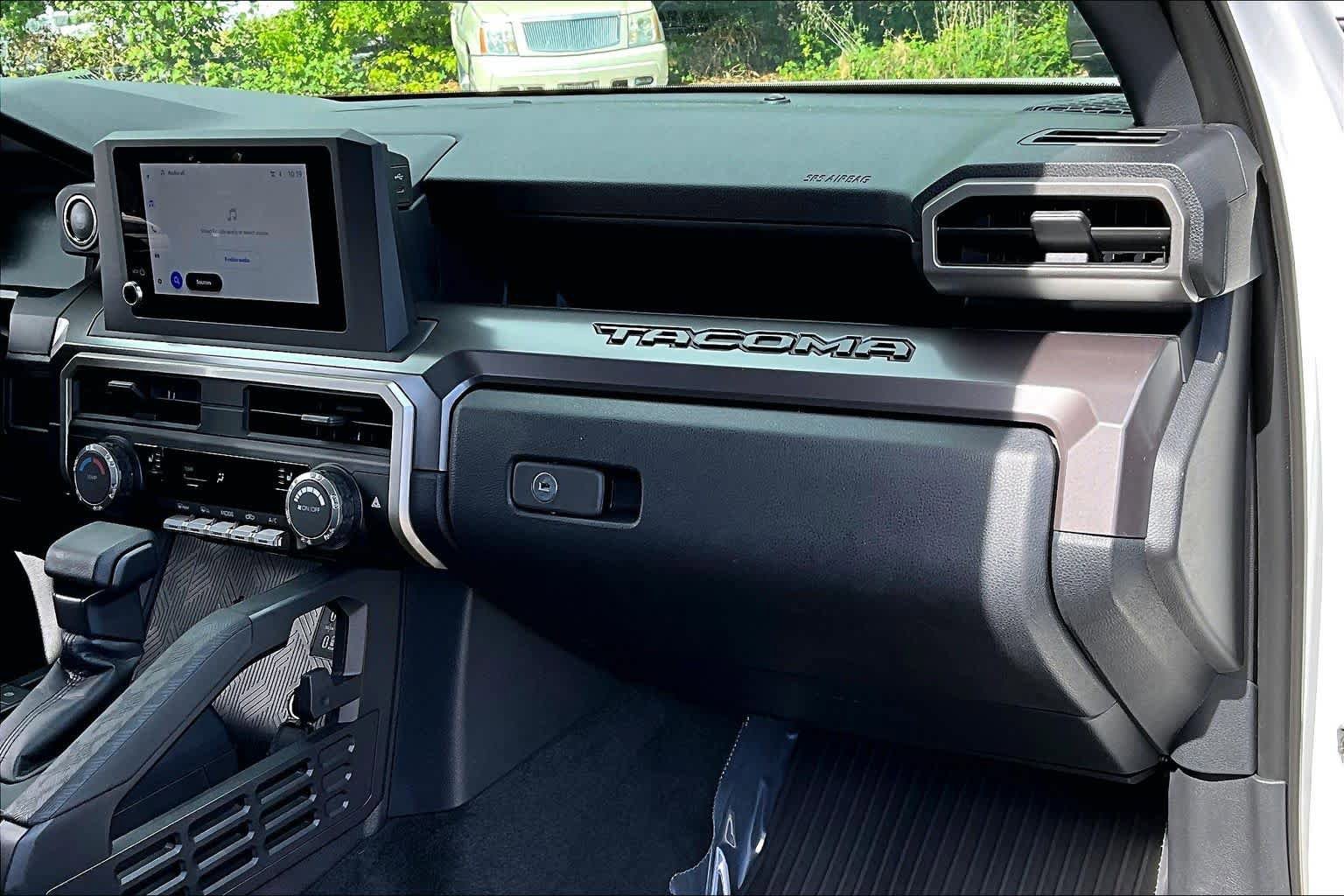 Used 2024 Toyota Tacoma SR5 AWD/4WD image 18