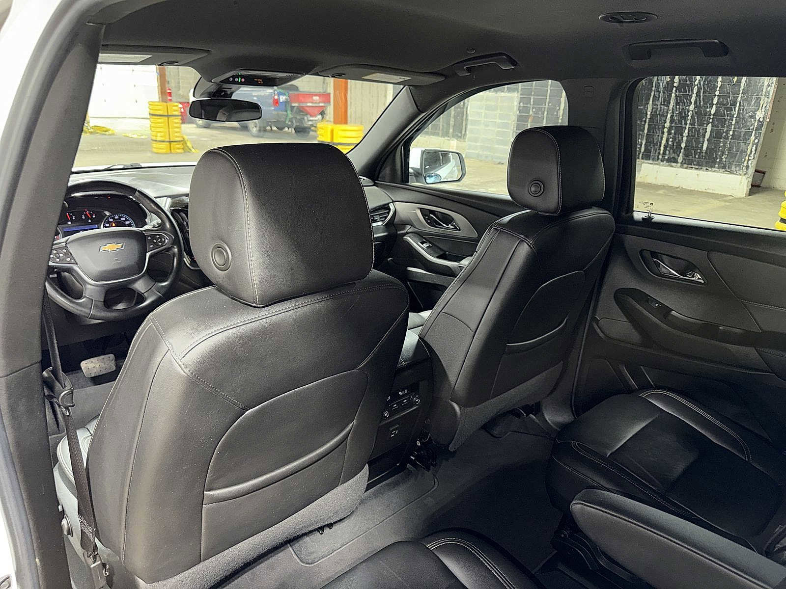 Used 2023 Chevrolet Traverse LT FWD image 28