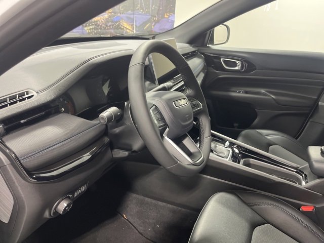 New 2026 Jeep Compass Latitude image 9