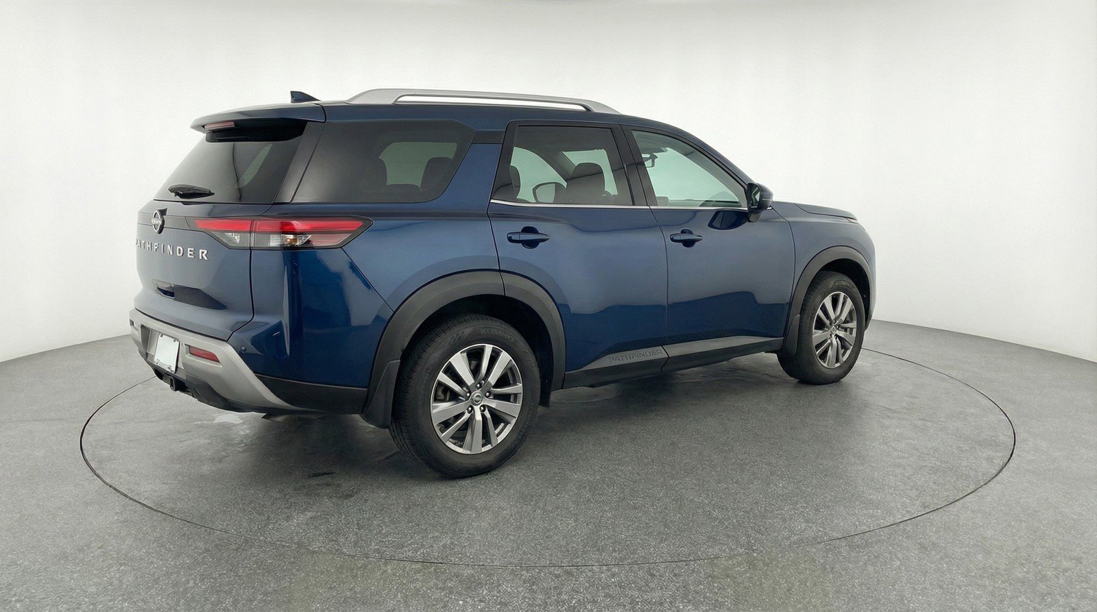 Used 2025 Nissan Pathfinder SV AWD/4WD image 9