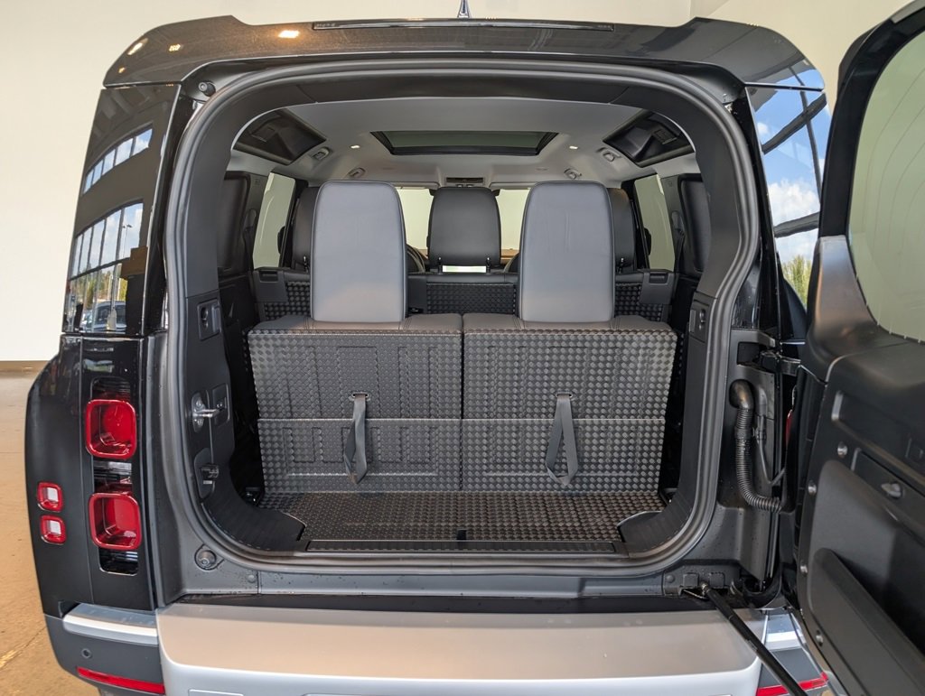 New 2025 Land Rover Defender 110 S image 5