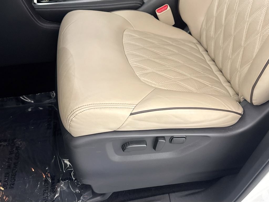 Used 2023 Nissan Armada Platinum w/ Captain's Chairs Package RWD image 18