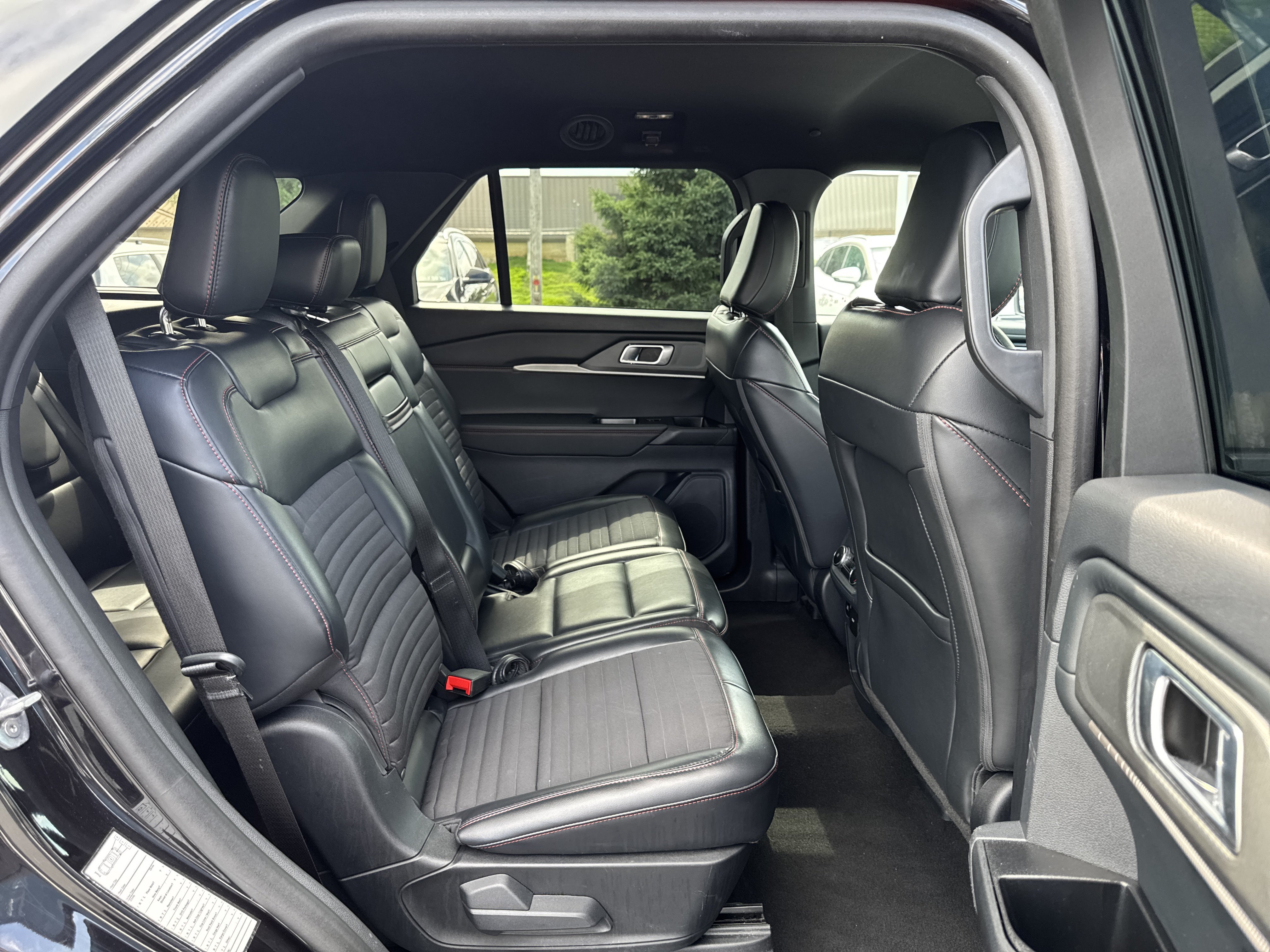 Used 2025 Ford Explorer ST-Line w/ ST-Line Street Pack AWD/4WD image 18