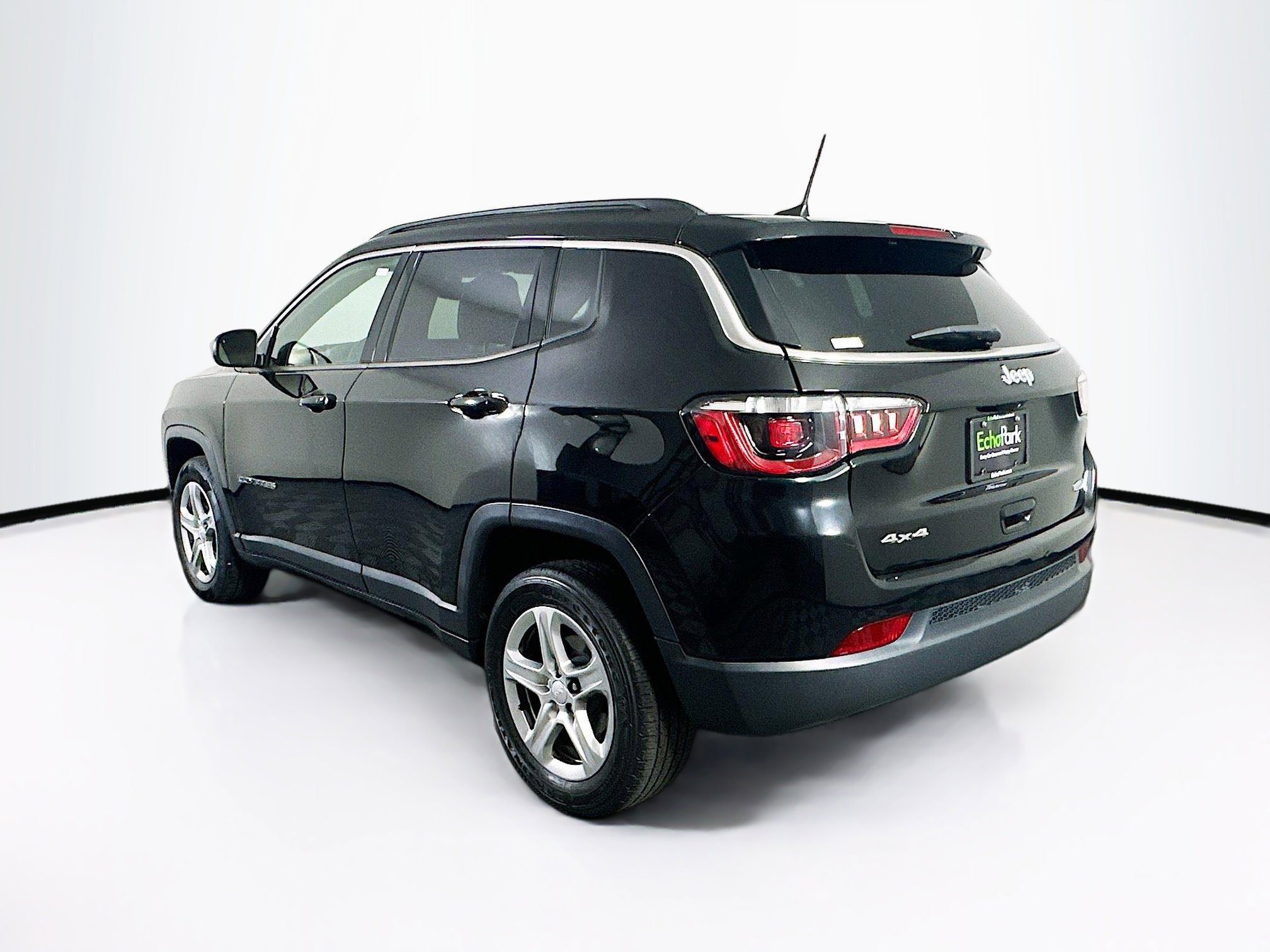 Used 2023 Jeep Compass Latitude w/ Convenience Group AWD/4WD image 5