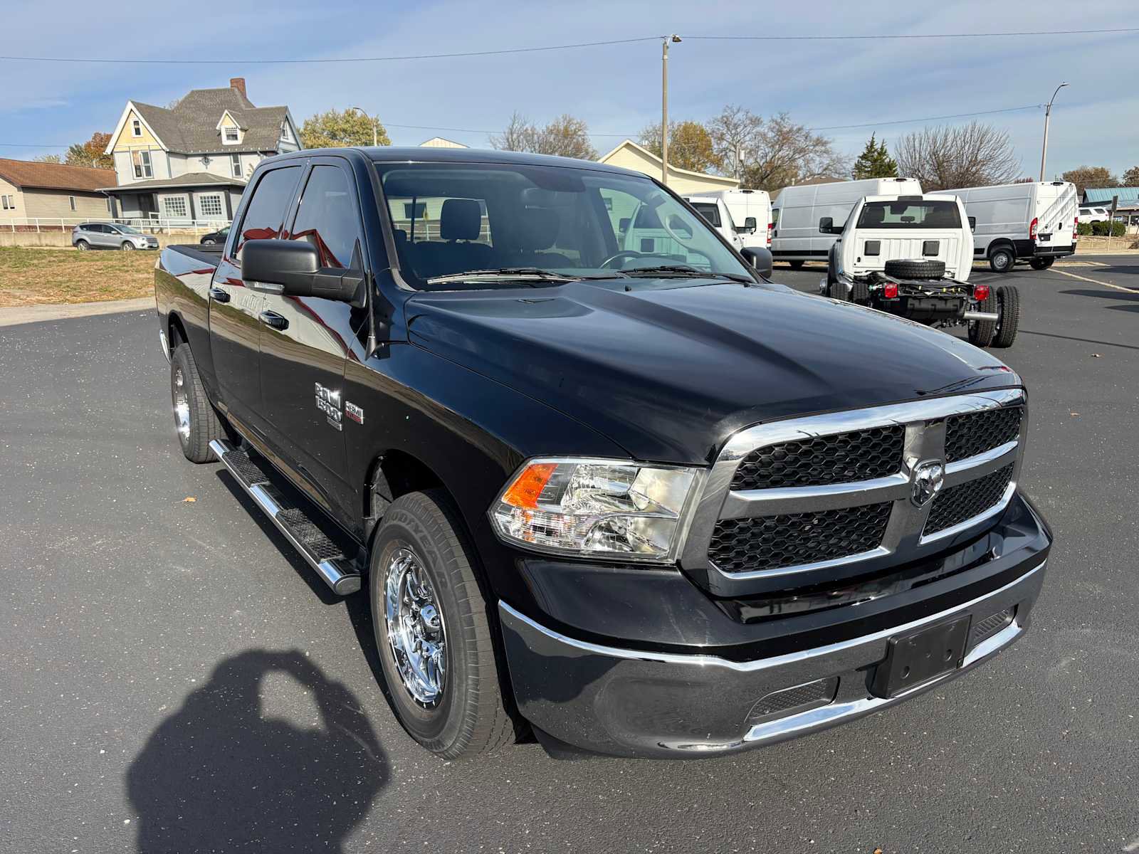 Used 2020 RAM 1500 Classic SLT w/ Luxury Group image 5