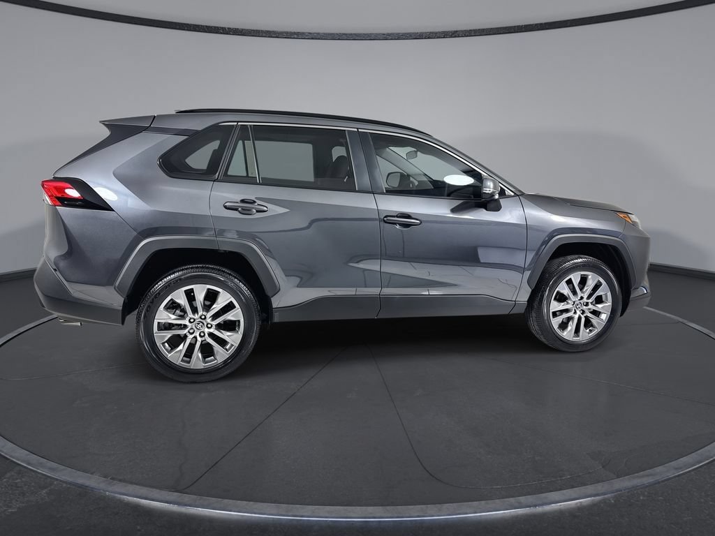Used 2025 Toyota RAV4 XLE Premium FWD image 9