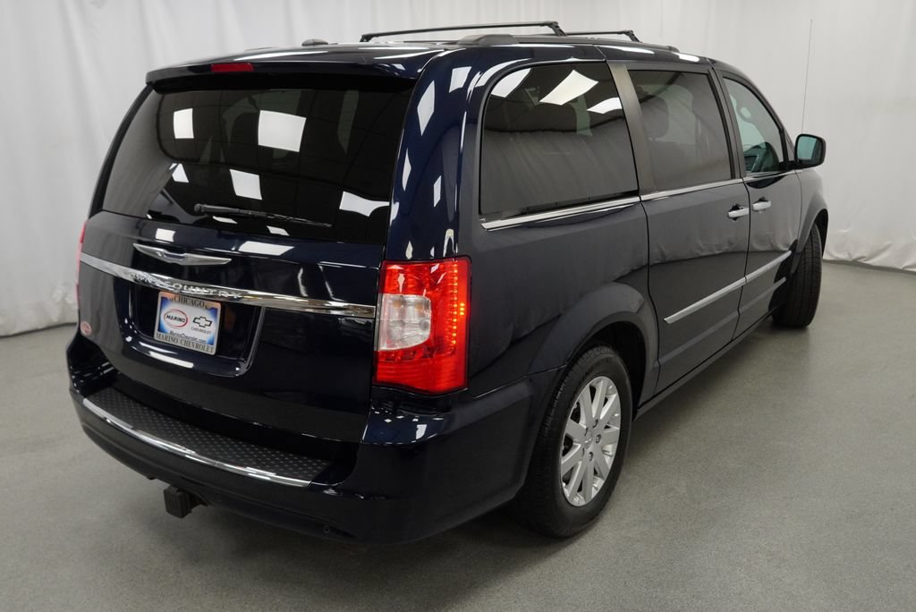 Used 2016 Chrysler Town & Country Touring w/ Driver Convenience Group FWD image 26