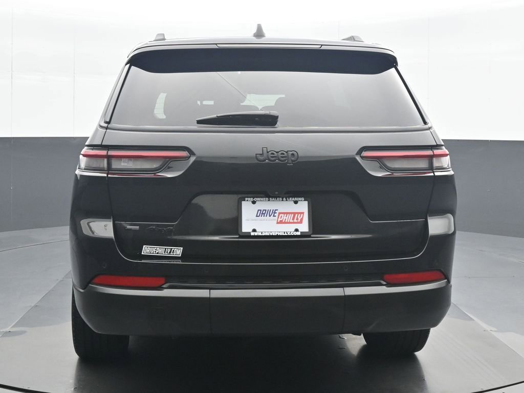 Used 2022 Jeep Grand Cherokee L Laredo image 5