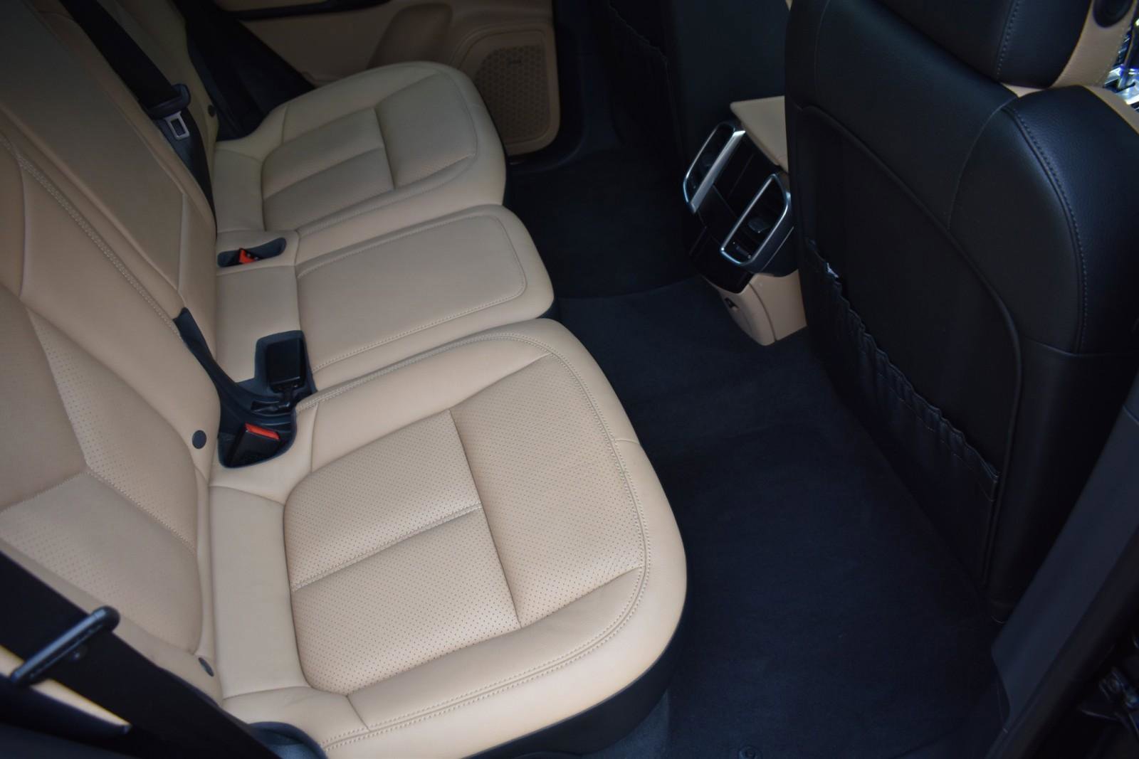 Used 2016 Porsche Cayenne image 42