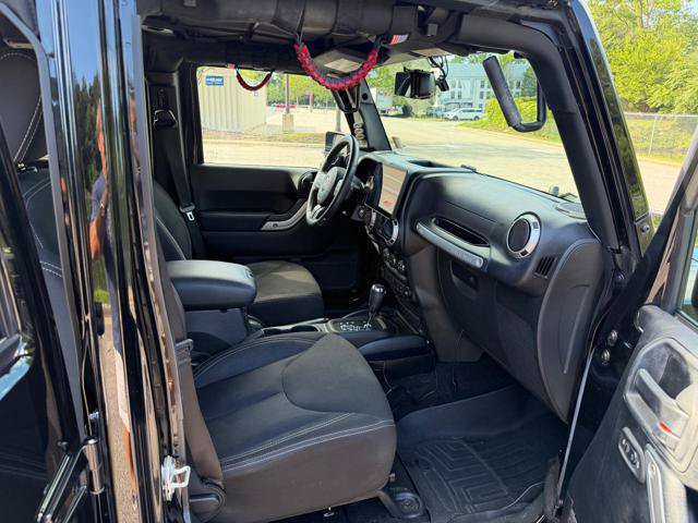 Used 2017 Jeep Wrangler Unlimited Sahara w/ Max Tow Package AWD/4WD image 18