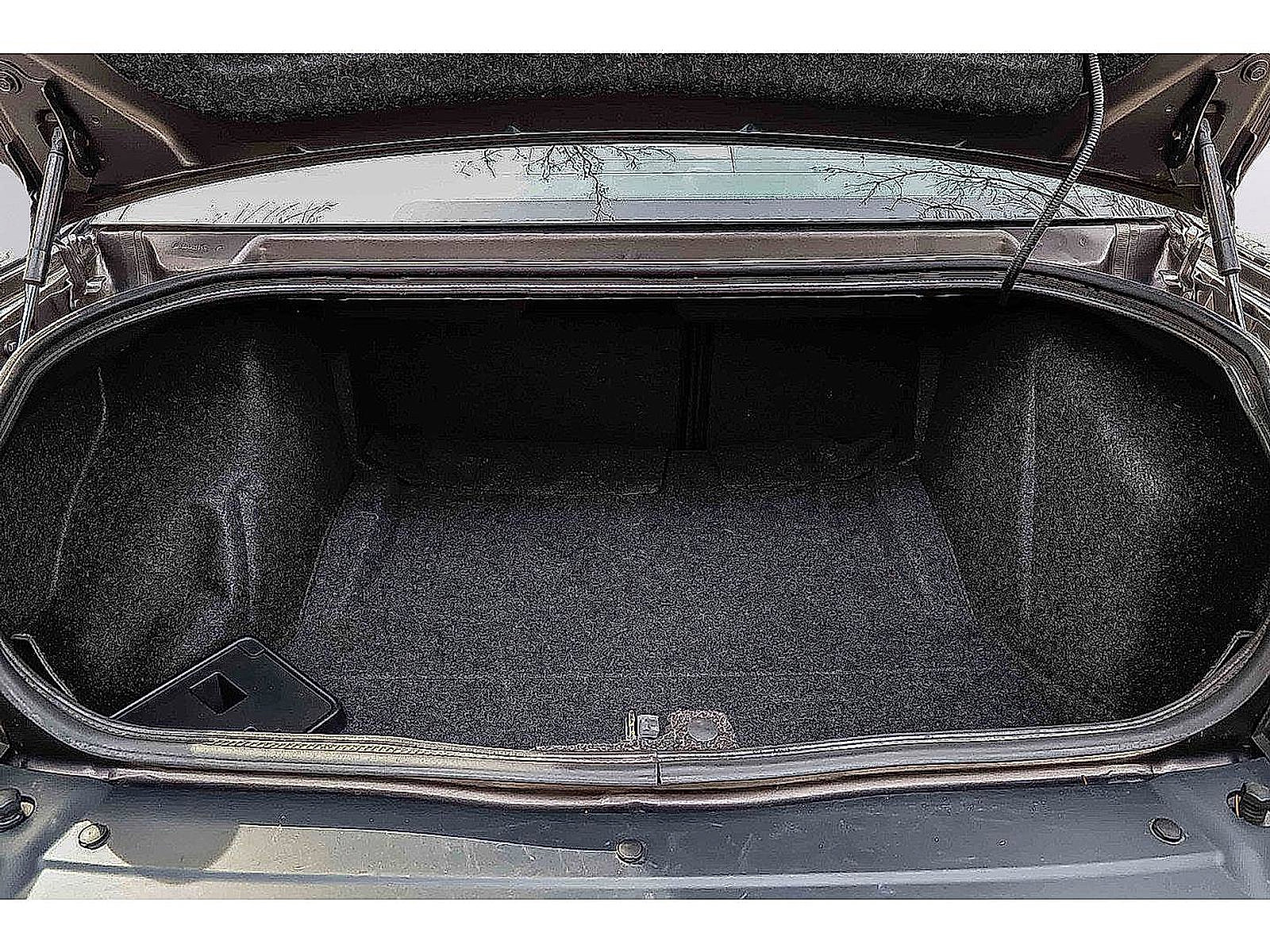 Used 2016 Dodge Challenger R/T Scat Pack w/ Leather Interior Group image 23