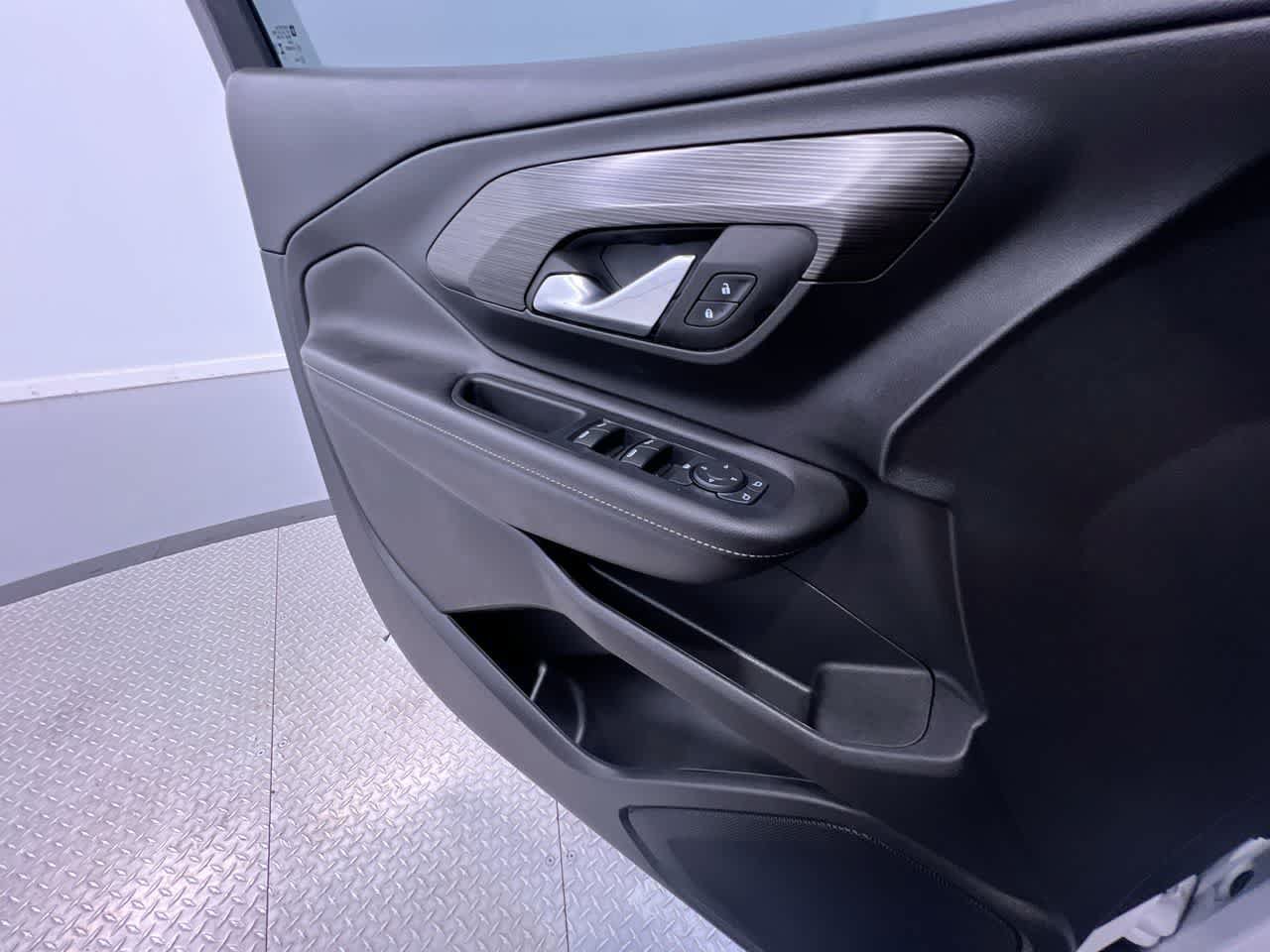 Used 2024 GMC Terrain SLE w/ Driver Convenience Package FWD image 31