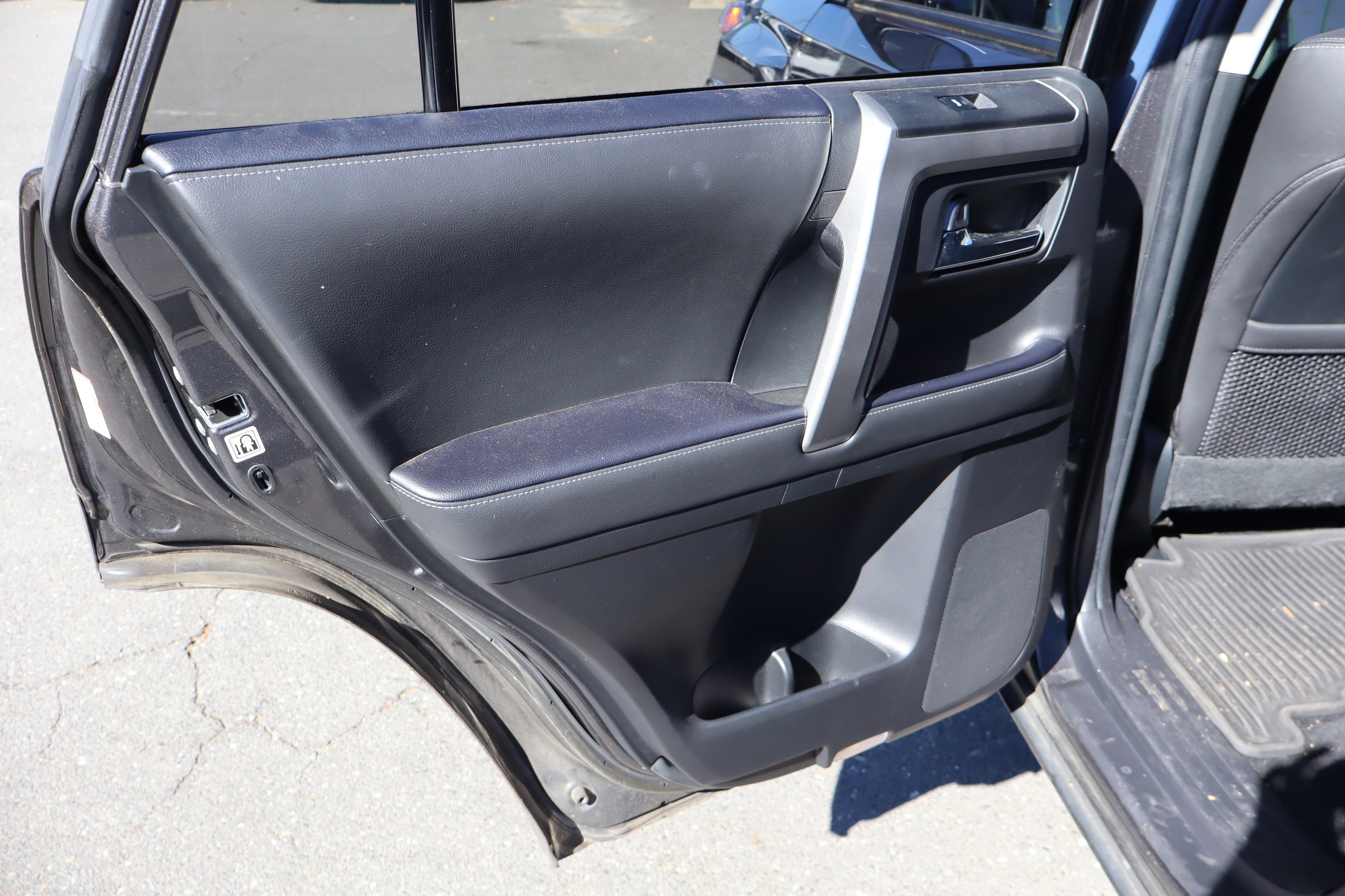 Used 2022 Toyota 4Runner SR5 Premium image 32