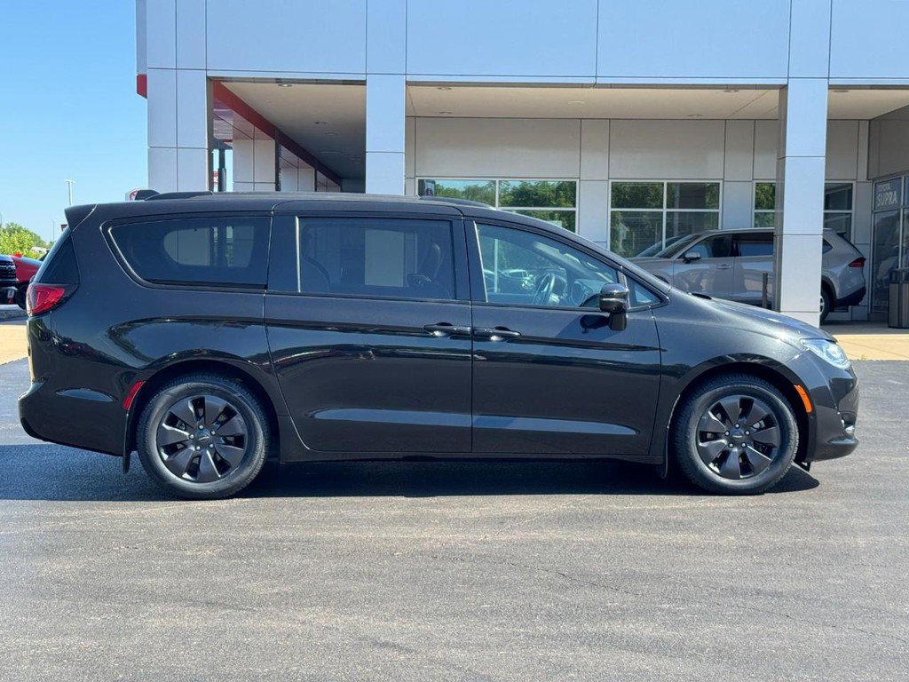 Used 2020 Chrysler Pacifica Limited w/ Advanced Safetytec Group FWD image 2