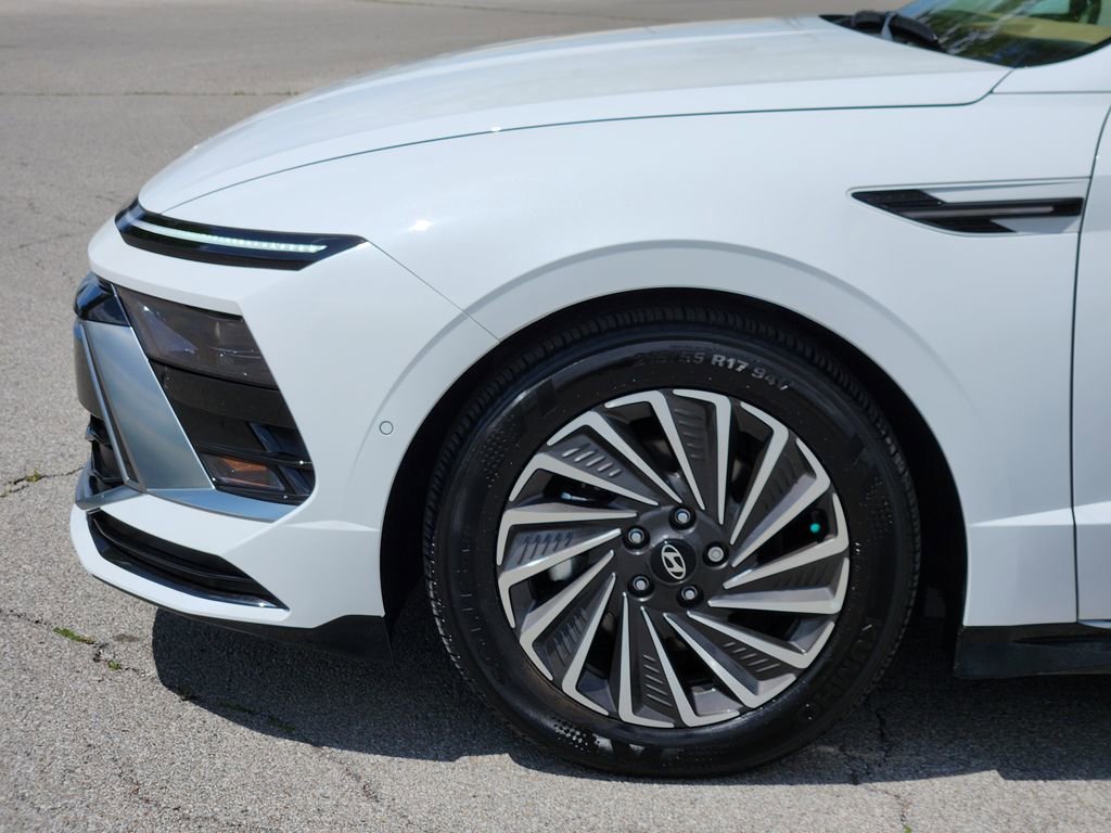 Certified 2025 Hyundai Sonata Limited FWD image 5