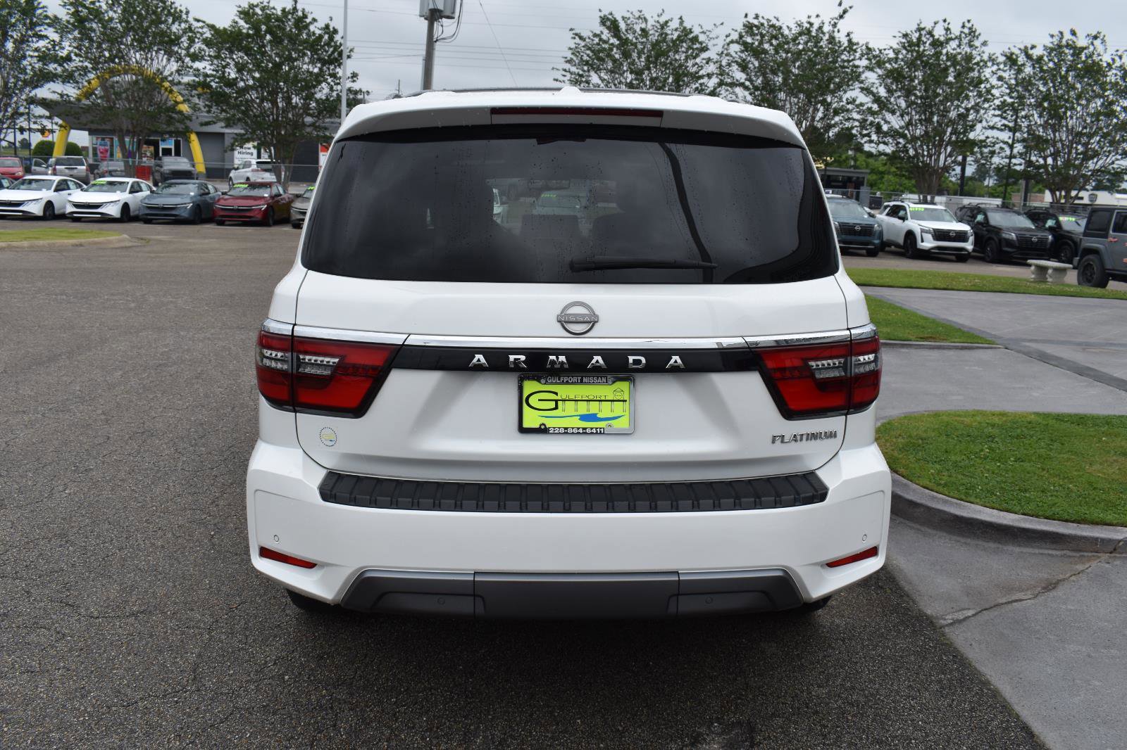 Used 2023 Nissan Armada Platinum w/ Captain's Chairs Package RWD image 11