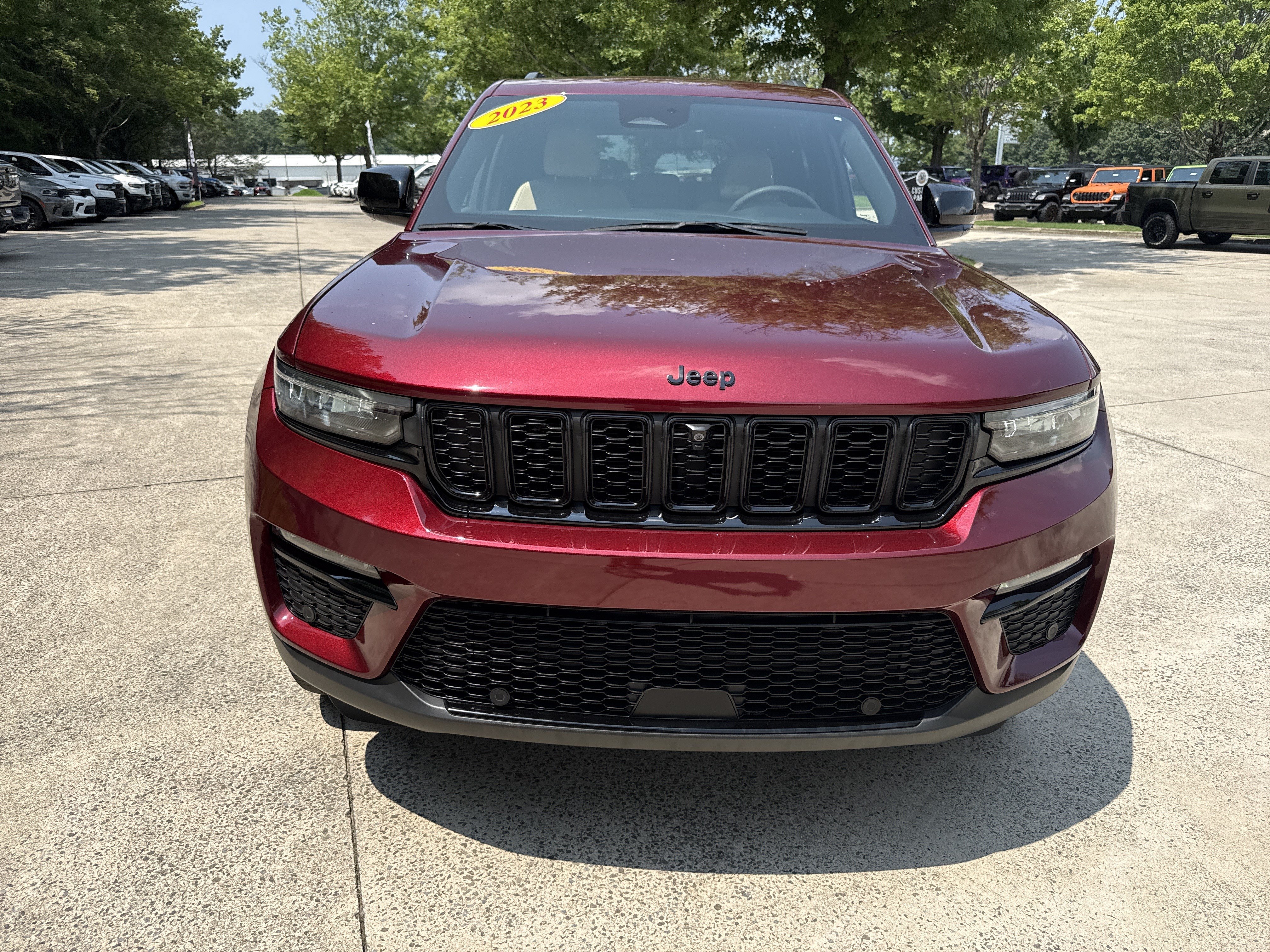 Used 2023 Jeep Grand Cherokee Limited w/ Luxury Tech Group II RWD image 2