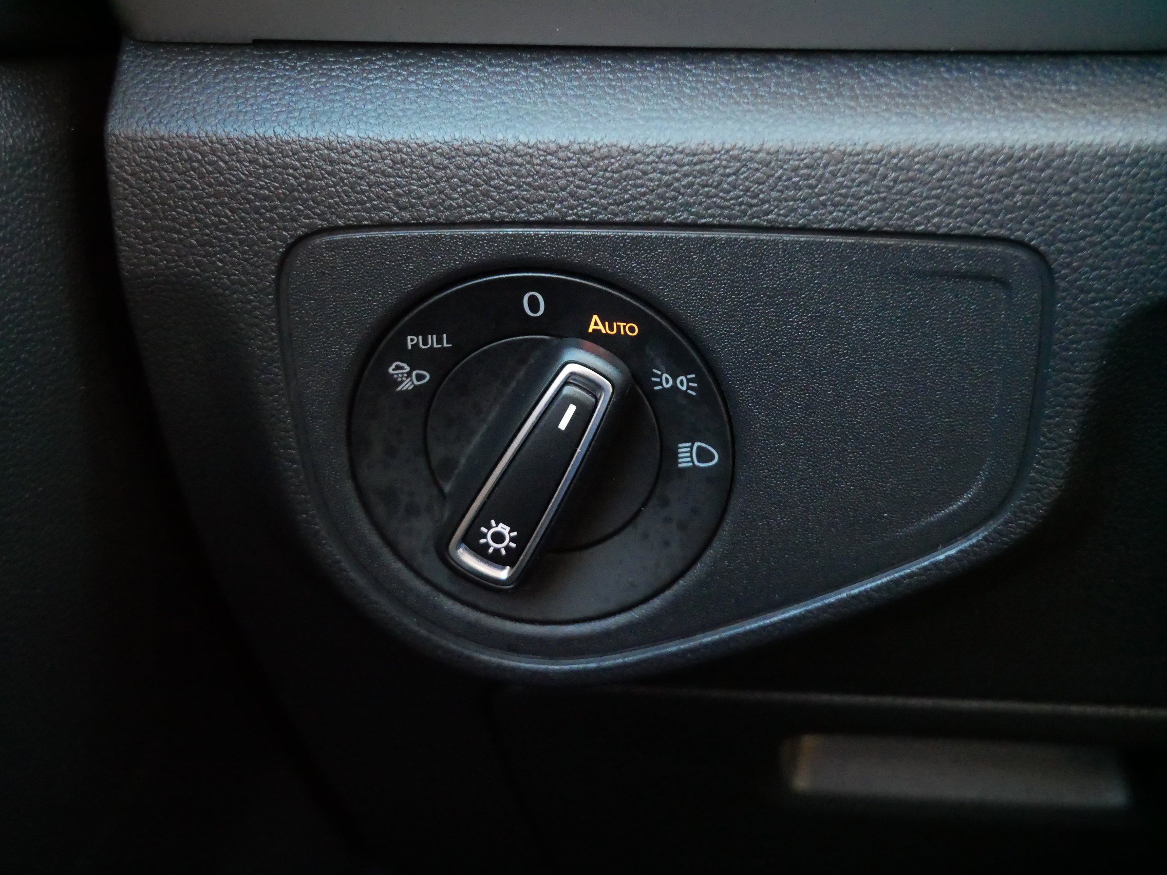 Certified 2021 Volkswagen Atlas Cross Sport SE w/ Panoramic Sunroof Package image 26