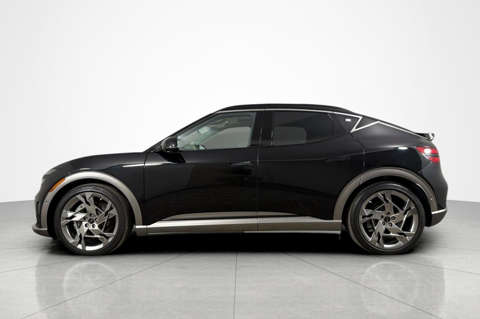 Used 2023 Genesis GV60 Performance AWD/4WD image 2