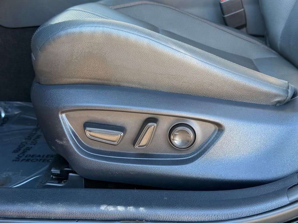 Used 2025 Toyota Camry XLE AWD/4WD image 25