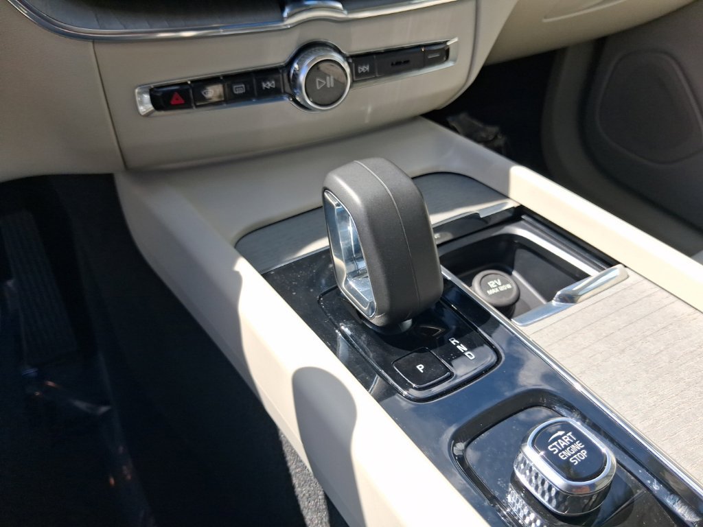 Used 2024 Volvo XC60 B5 Plus w/ Protection Package Premier AWD/4WD image 22