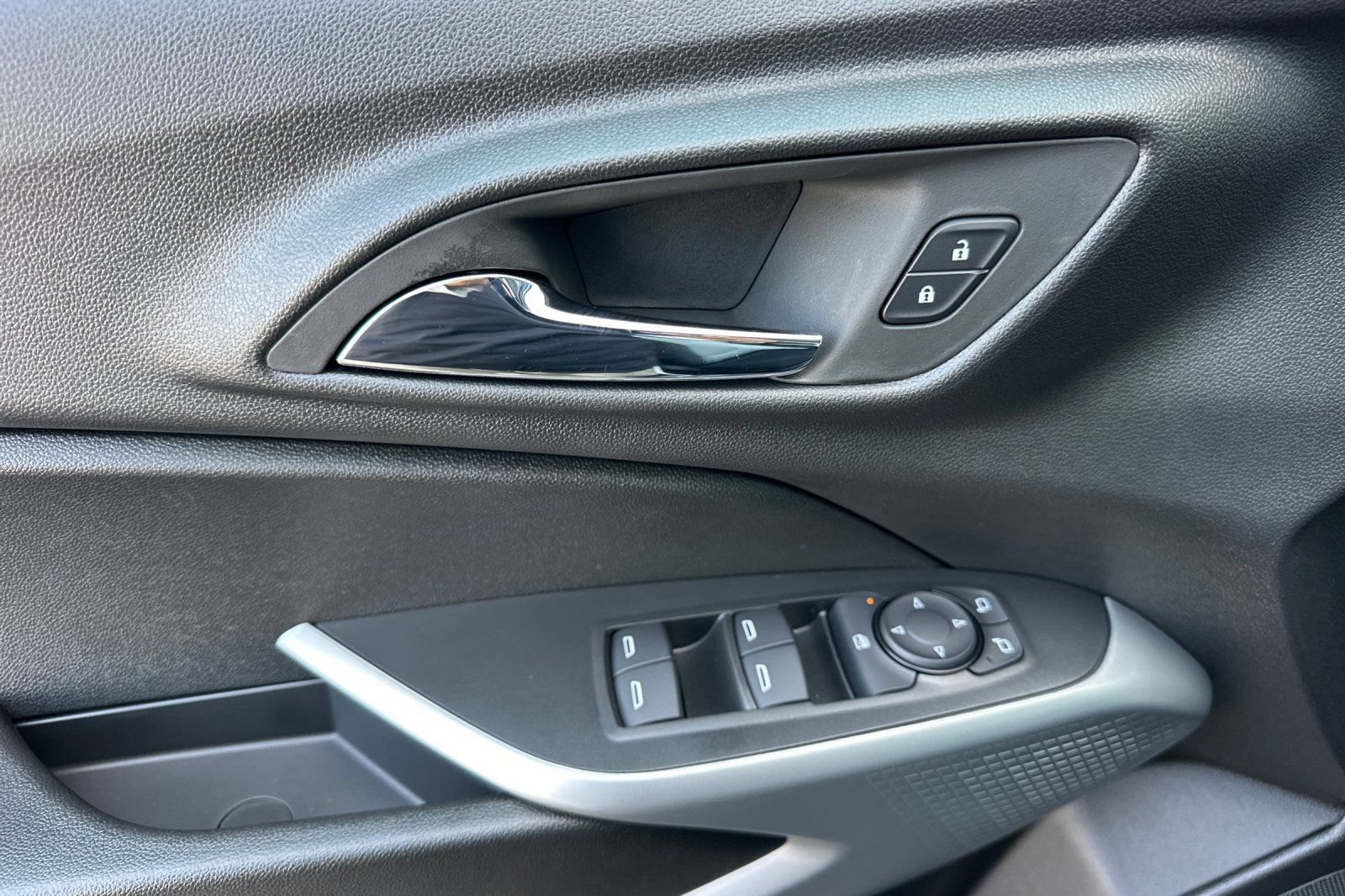 New 2026 Chevrolet Trax LS w/ LS Convenience Package FWD image 11