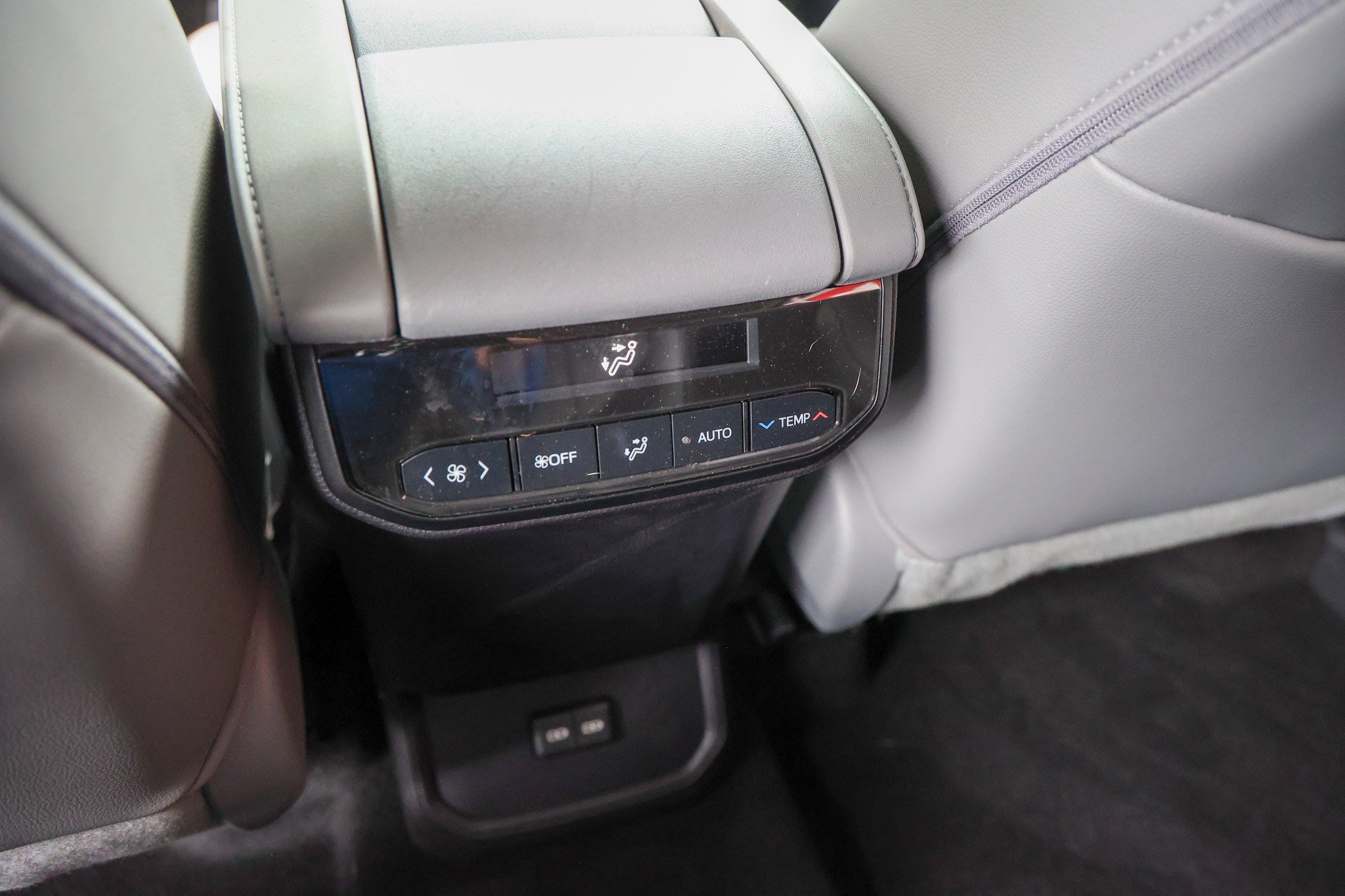 Used 2023 Toyota Highlander XLE FWD image 48