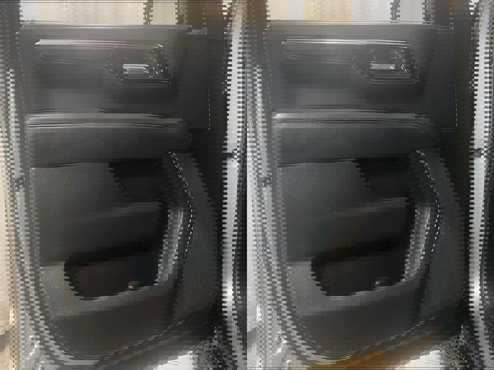 Used 2025 Chevrolet Tahoe LT image 9