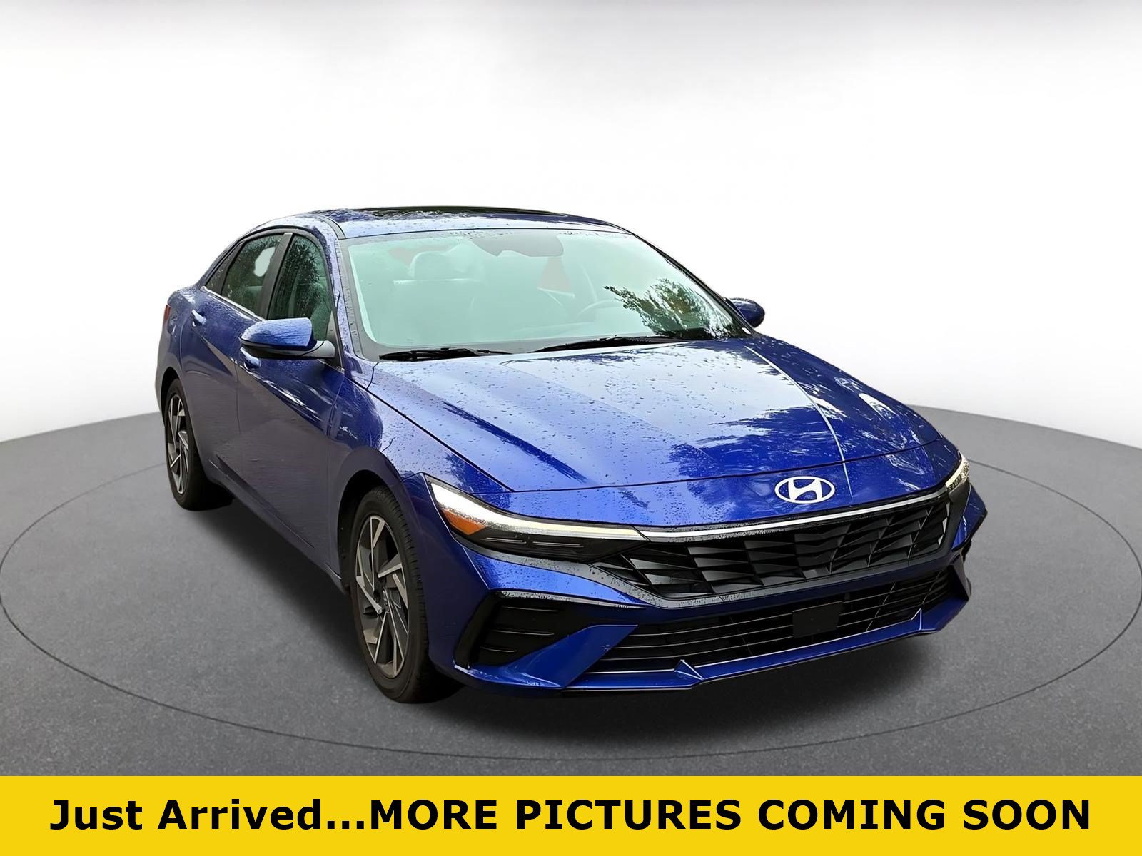 Used 2025 Hyundai Elantra Limited FWD image 1