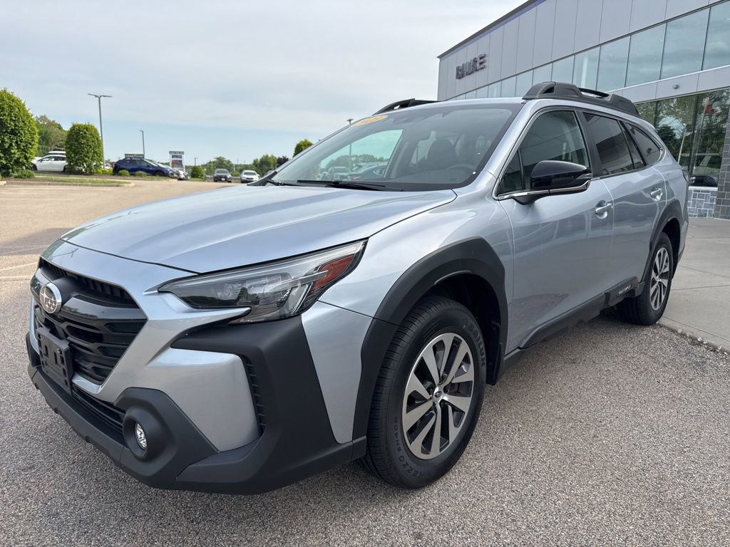 Used 2023 Subaru Outback Premium AWD/4WD image 5