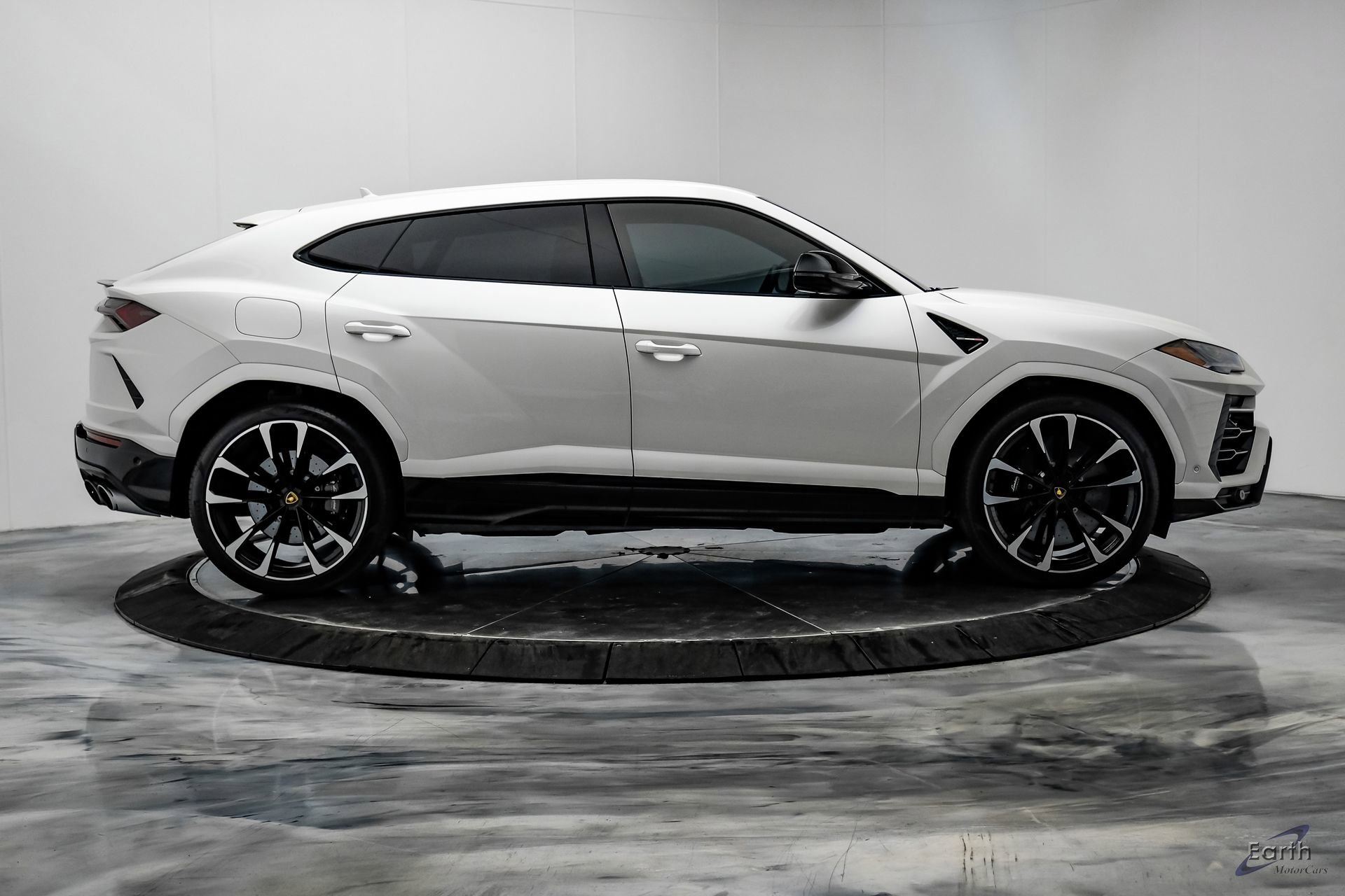 Used 2022 Lamborghini Urus AWD/4WD image 21