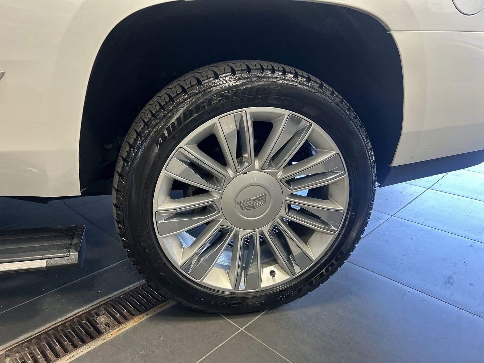 Used 2018 Cadillac Escalade Platinum AWD/4WD image 11