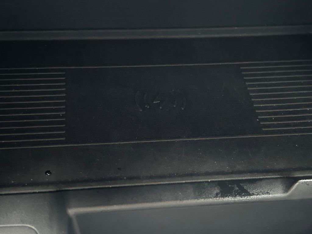 Used 2025 Land Rover Range Rover Velar Dynamic SE image 31