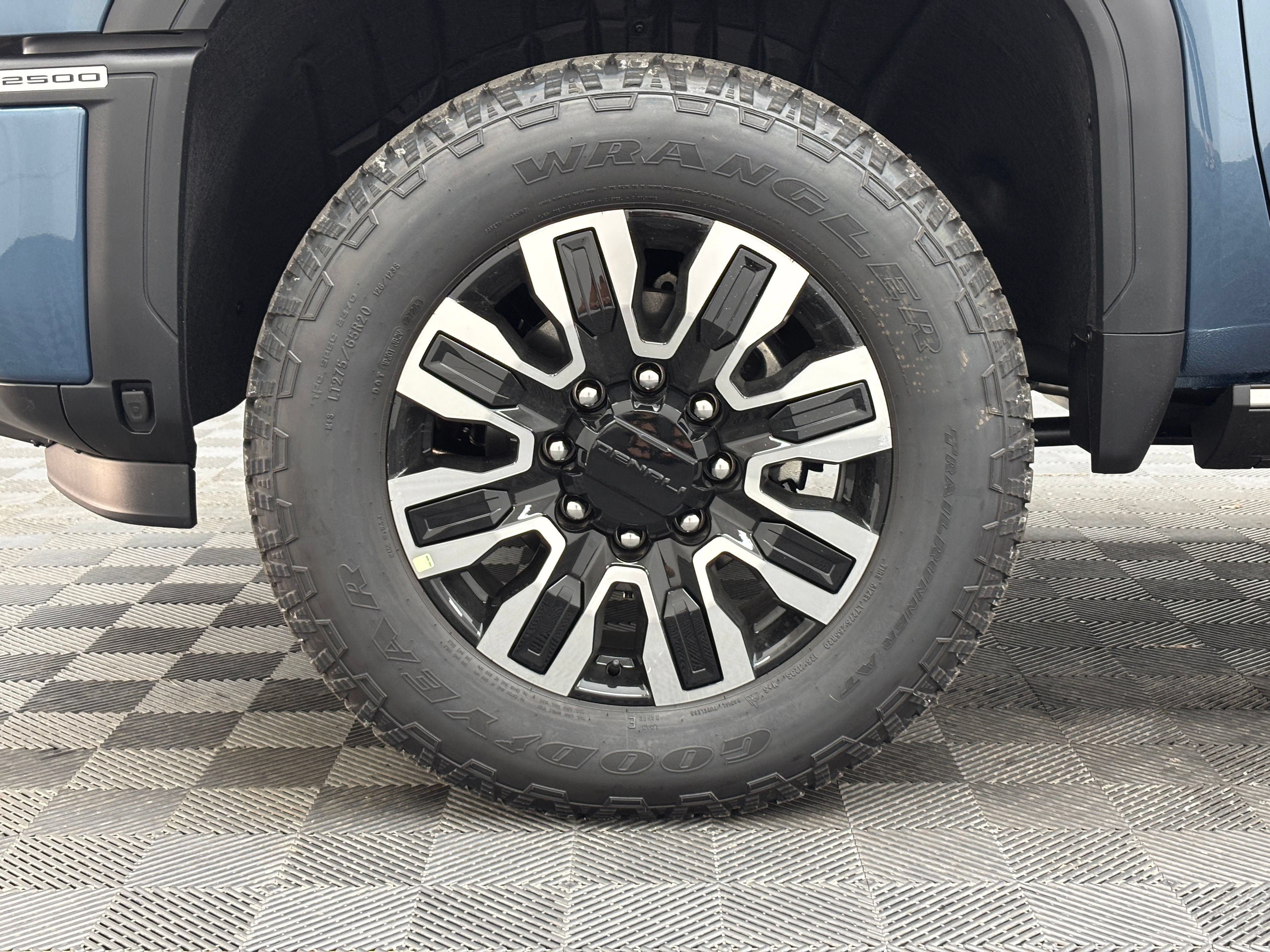 New 2026 GMC Sierra 2500 Denali Ultimate AWD/4WD image 18