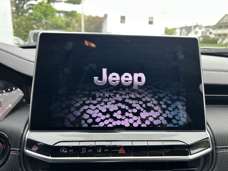 Used 2022 Jeep Compass Latitude w/ Sun and Sound Group AWD/4WD image 23