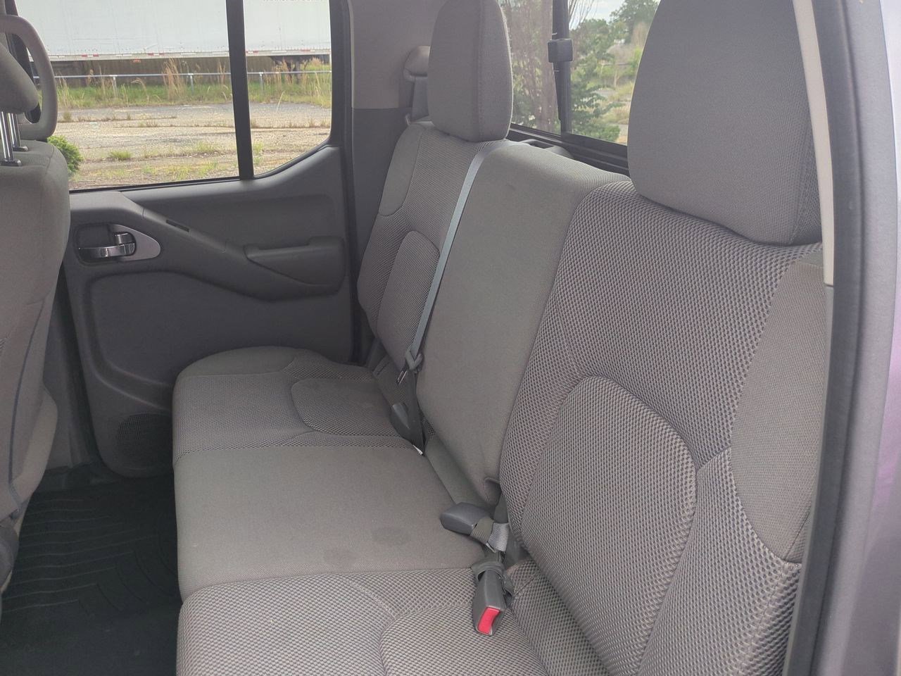 Certified 2021 Nissan Frontier SV w/ Midnight Edition Floor Mats AWD/4WD image 30