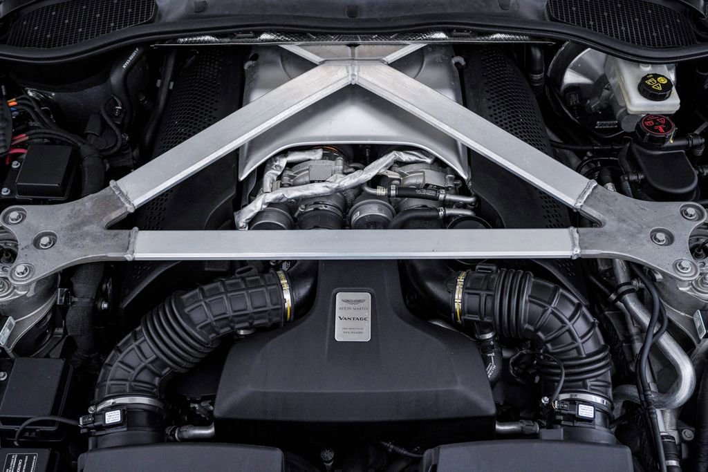 Used 2019 Aston Martin V8 Vantage Coupe image 35