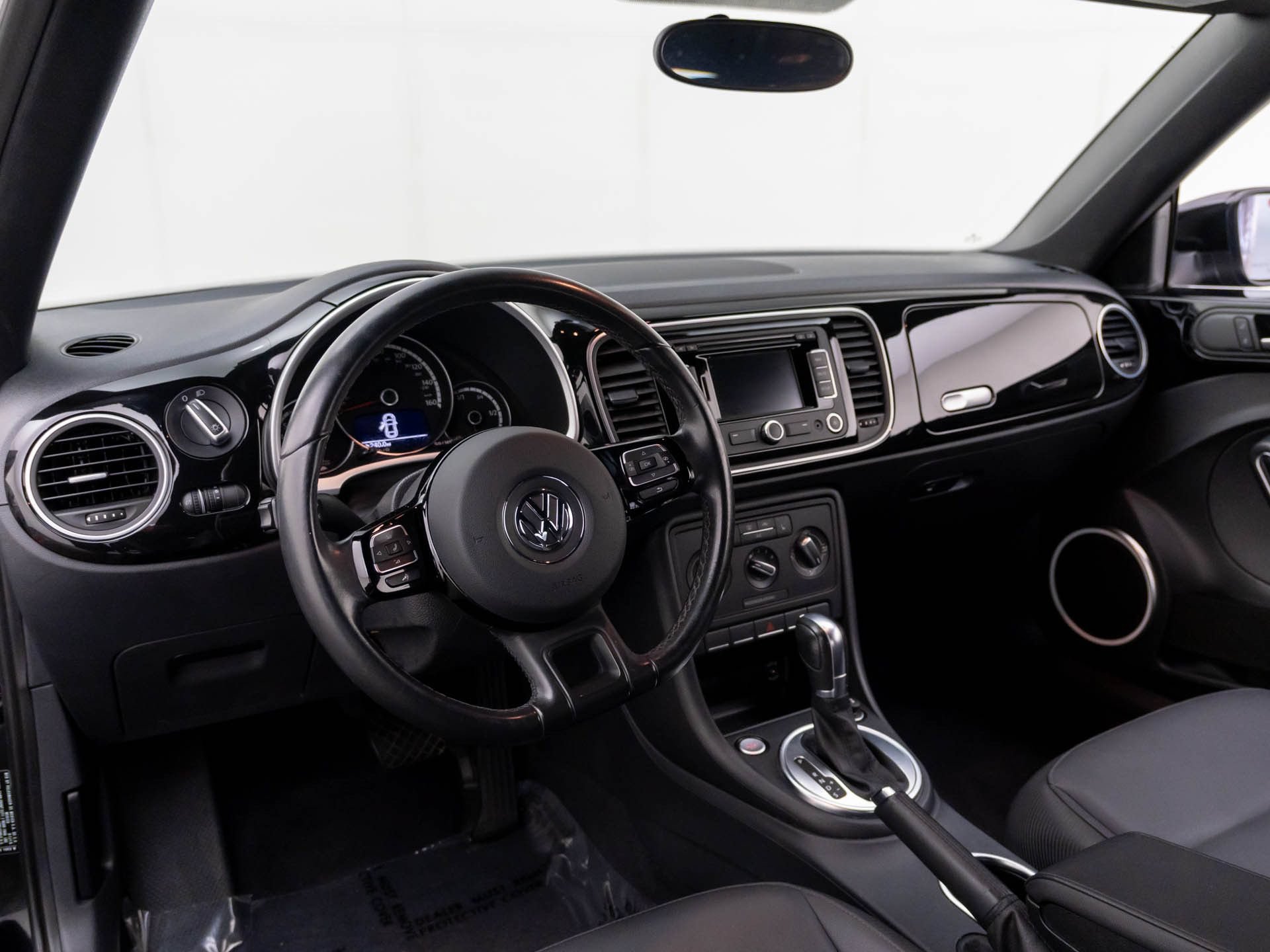 Used 2015 Volkswagen Beetle 1.8T FWD image 10