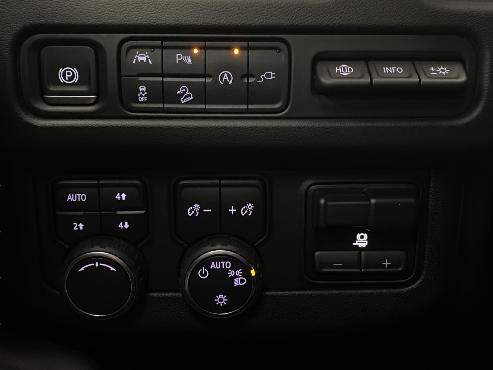 Used 2021 Chevrolet Tahoe High Country w/ Premium Package AWD/4WD image 14