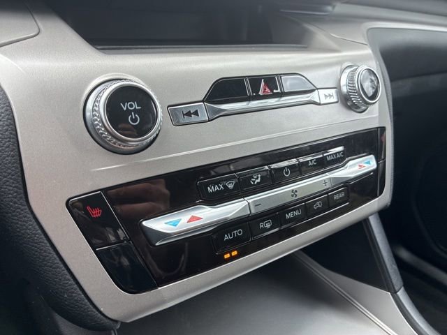 Used 2022 Ford Explorer XLT image 32