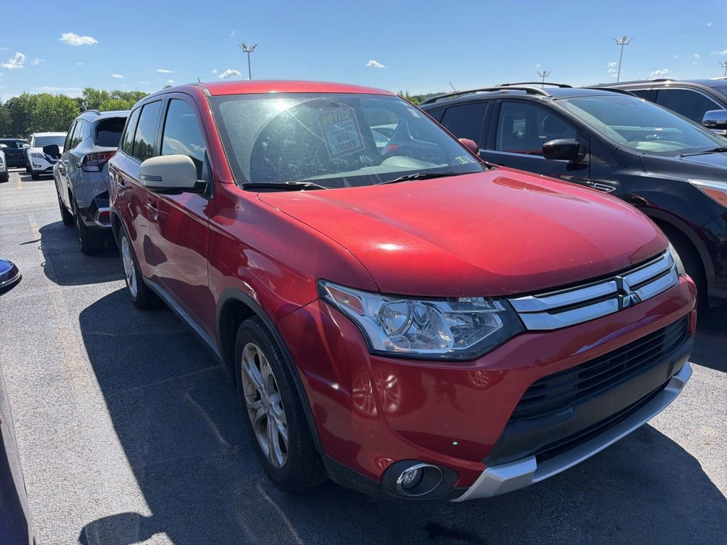 Used 2015 Mitsubishi Outlander SE AWD/4WD image 1